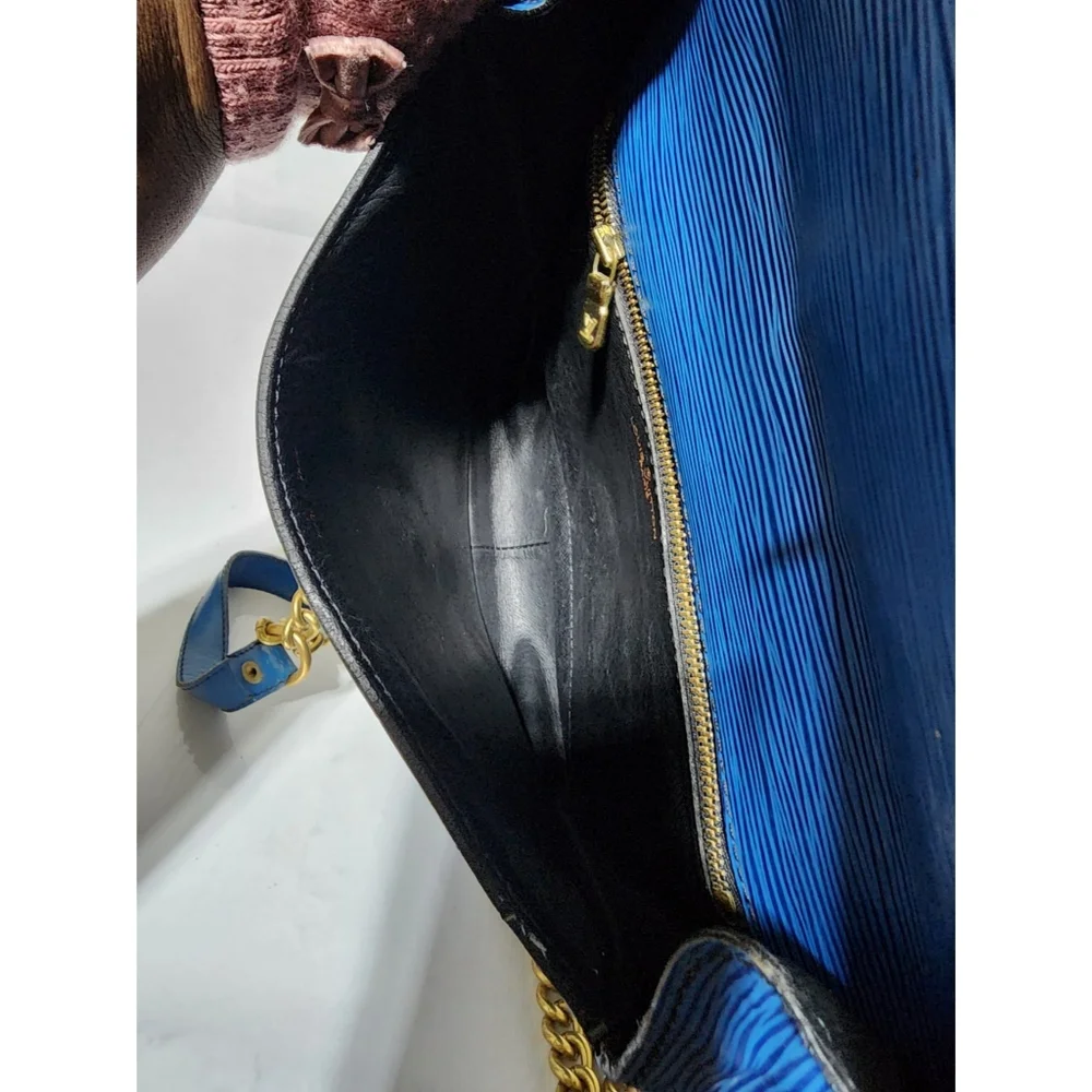 LOUIS VUITTON Epi Saint Cloud GM Shoulder Bag Blue